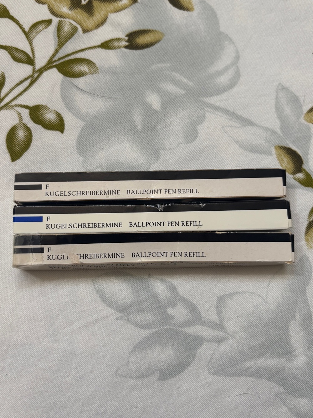 Montblanc Meisterstück Collection Ballpoint Pen with 3 refills - Picture 13 of 15
